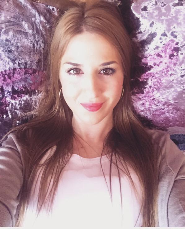 MariaBenaque's tweet photo. “Ella no era una aventura. No era una cosa bella y preciosa. Era una chica” http://t.co/uib8je8nx0