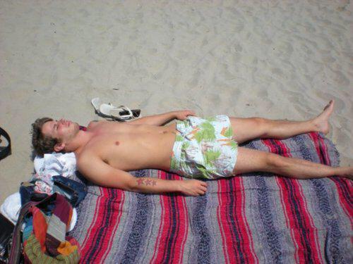 poorlydrawnFTP's tweet photo. beach babe 😎👉🏽 http://t.co/iwSGq0q02Y