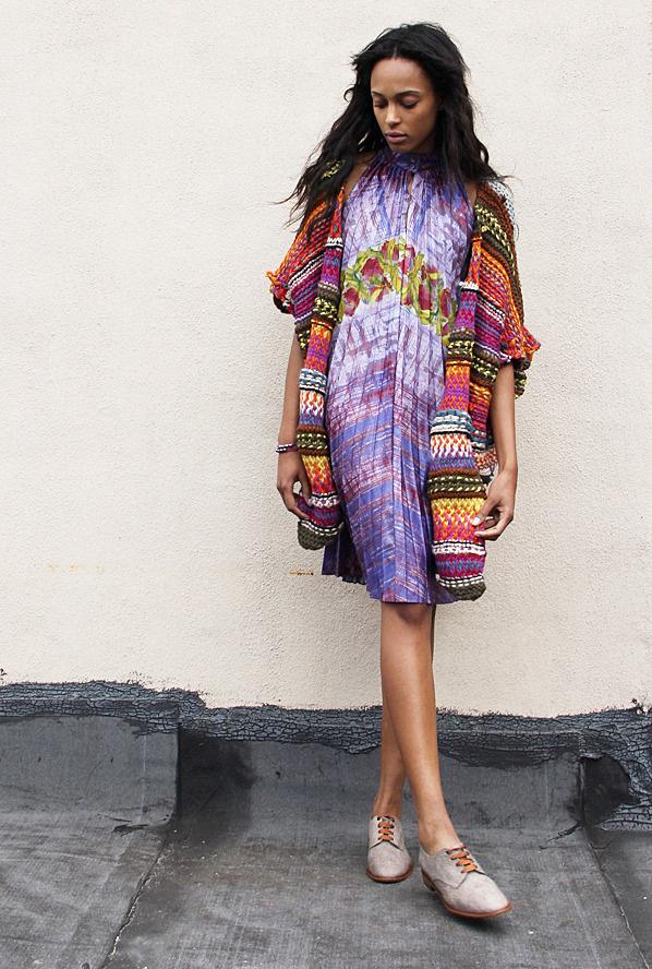 We are pretty obsessed with this bright look. Would you sport this look this summer?