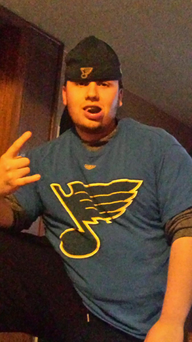 sizer_thelegend's tweet photo. Watching some intense playoff puck packing mean greeeaaassy chaws #MyPlayoffsMoment http://t.co/a8uG1fWOz4