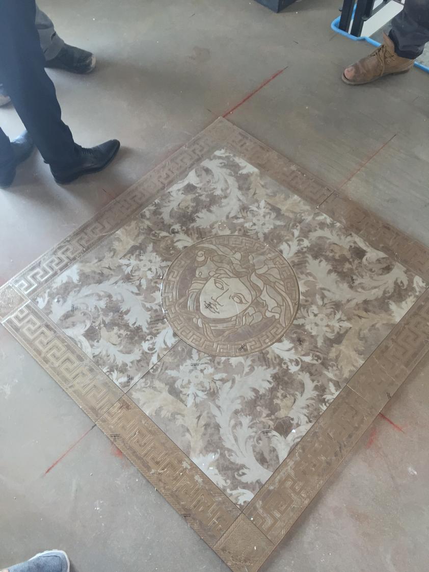DiamondSuiteHK's tweet photo. Center piece being positioned #hotel #luxury #fivestar #iceland http://t.co/YIx15cLM2d