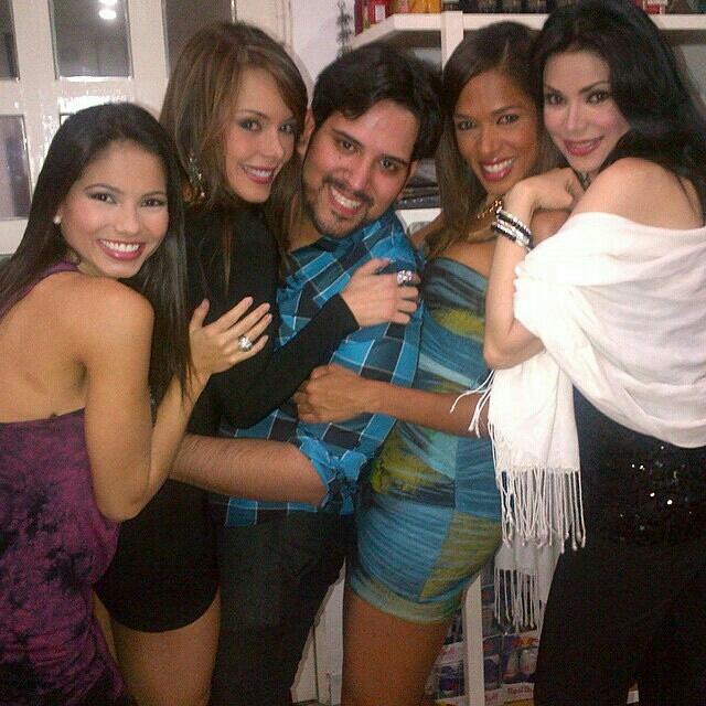 soylimajuliet's tweet photo. #TBT @SoyRoxanaDiaz @dayralambis @astridherrera84 @danielferrerc #viajes #Divas http://t.co/MVb5HFvVHc