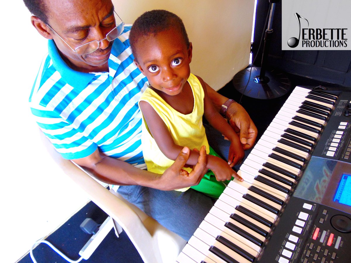 JerbettePro's tweet photo. It's begun! Our Kidz Piano Classes started Saturday 18 April. You don't want your child to miss out. Give us a call! http://t.co/vbTDpJkHnB