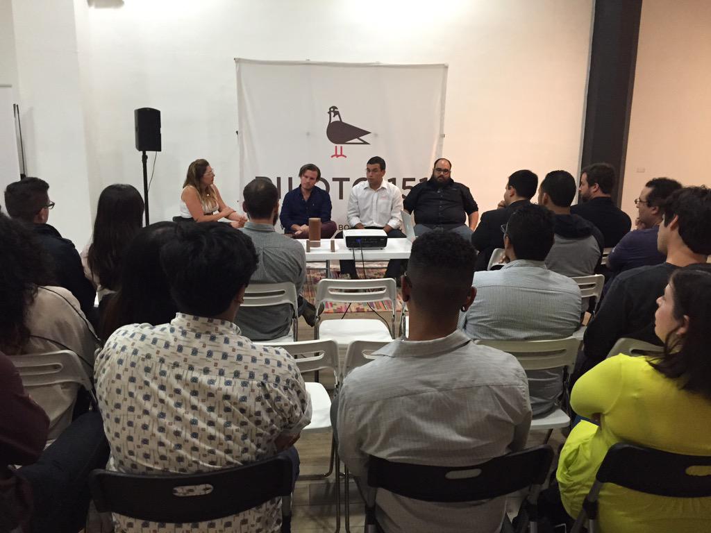piloto151's tweet photo. Our designers panel discussing how to commercialize not priducts, rather an experience. @BOOM_DesignFair @mm_muuaaa http://t.co/KMDkgrtZ69