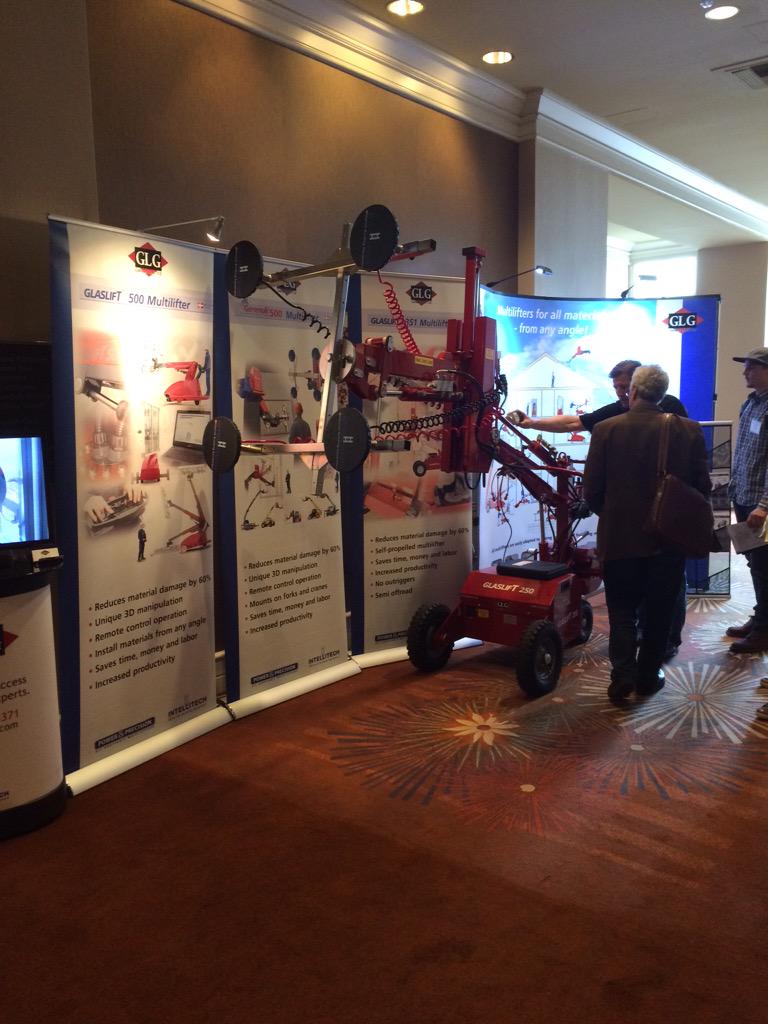 SuburbanGlass's tweet photo. @glassexpos Northeast 15 opened up today! Had the pleasure of meeting some great people. #glg @ggiglass @rebco http://t.co/48lscgYVrG