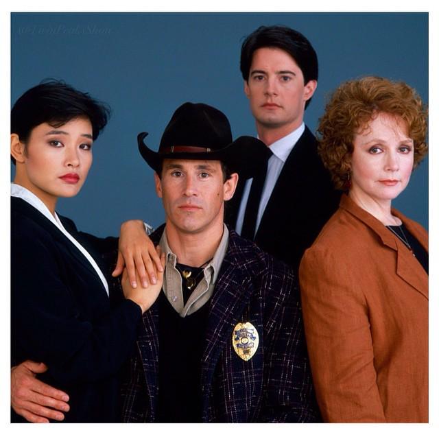 alloftwinpeaks's tweet photo. Cat , dale , harry & josie β€π«βπ #twinpeaks #savetwinpeaks #josiepackard #catherinemartell #harrytrueman #agentdalecβ¦ http://t.co/Vo96veKEC9
