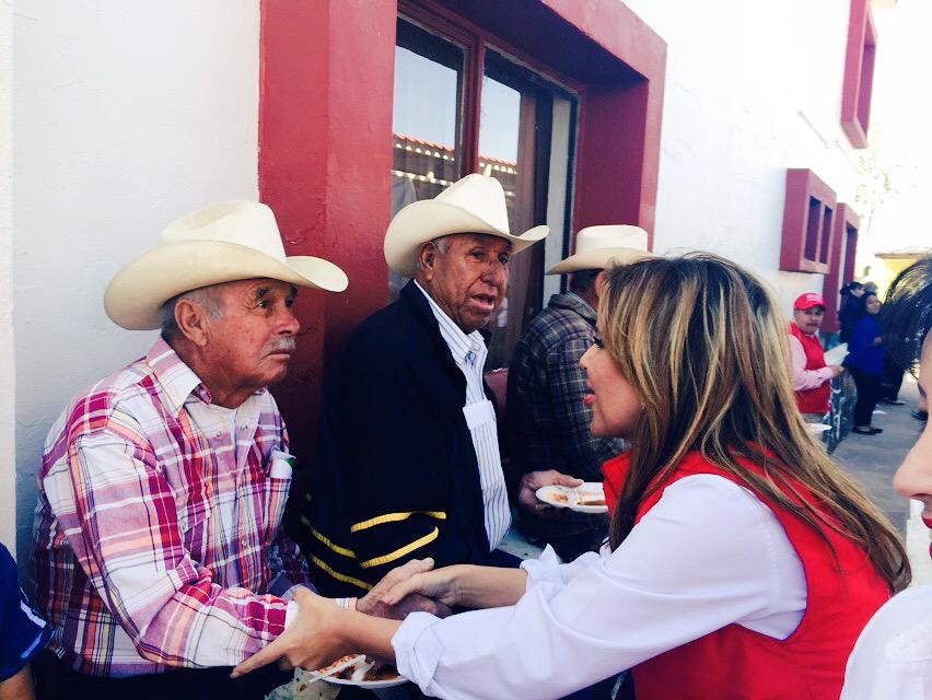 ClaudiaPavlovic's tweet photo. Desde el municipio de Santa Cruz se los digo en mi gobierno no existirá ningún rincón olvidado #OtroSonoraYA http://t.co/xzz0LHa0G8
