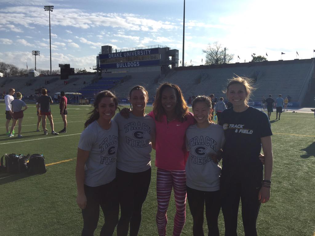 JDeterville22's tweet photo. @jessicarup @bpatterson3 @SarahGlidden2 @srouse312 4x4 girls got to meet the best women's 400 runner @SanyaRichiRoss http://t.co/YjCjpj0GhY