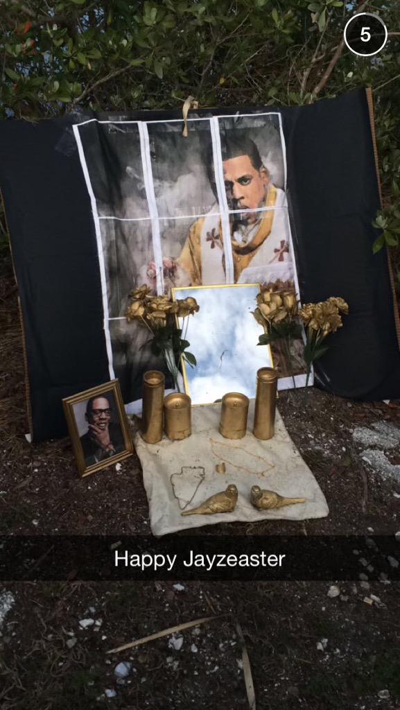 RaeEeklay's tweet photo. When your school has its own holiday #JayZeaster2015 http://t.co/xq0n3CAWAC