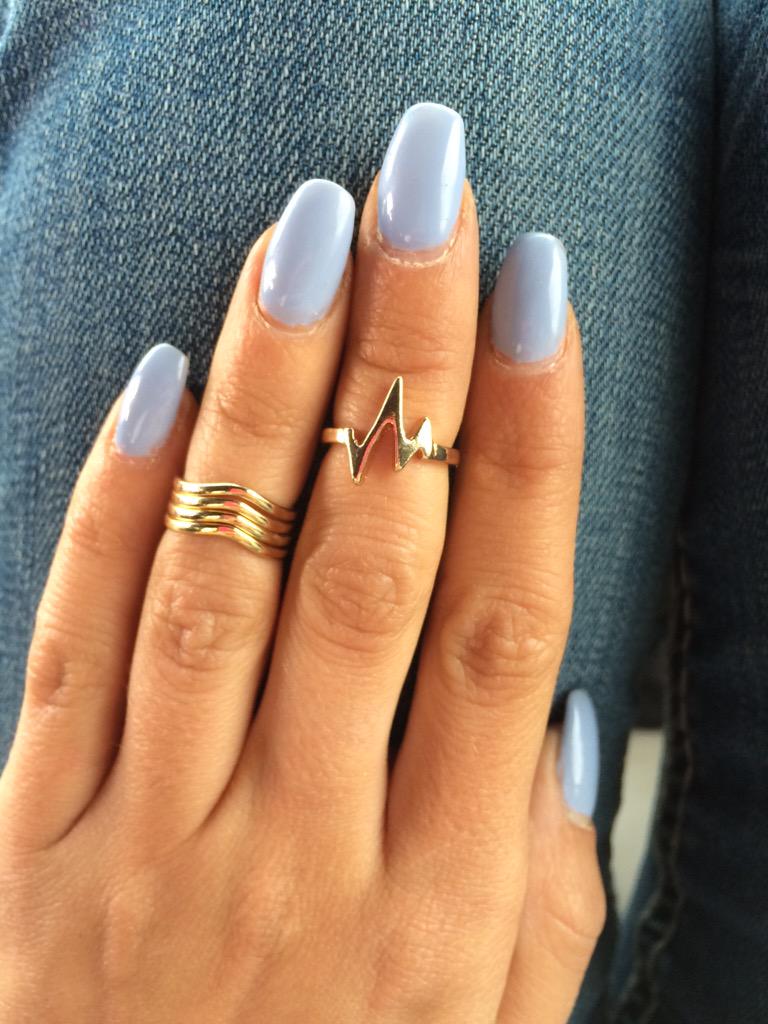 candima3's tweet image. #First2spring #nails #gold #rings #pretty
