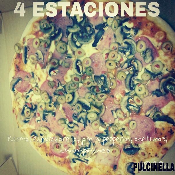 Ppulcinella1's tweet photo. Ame mi pizza 🍕 4 ESTACIONES: P.tomate, mozzarella, jamón, pepperoni, aceitunas, champiñones😋 http://t.co/gx6GFVEhRS
