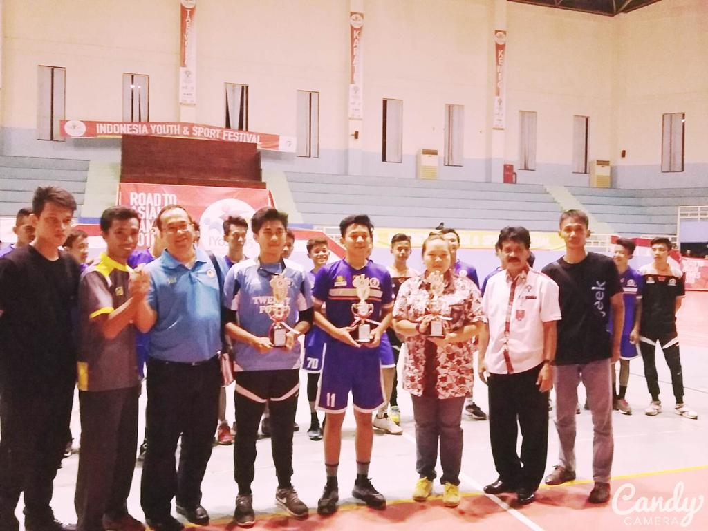 HandballBbs's tweet photo. Rafli nomer punggung 11 Kapten Kita 😊😼🙌💪 Best of Best Player 🏆 http://t.co/UjdetuanFZ
