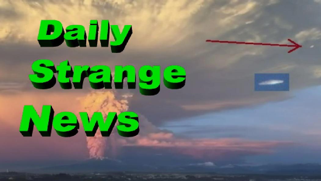 DailyStrangeNew's tweet photo. #CalbucoChileVolcanoUFO #Chile Officials Confirm UFO Sighting – #DailyStrangeNews video at http://t.co/FmIkGAwbBk http://t.co/yamsg9EwSk