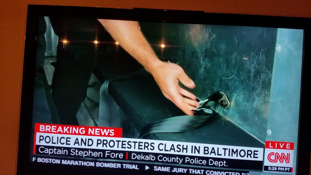 Hamletgarcia17's tweet photo. Its interesting how the prisoner transport vans have #seatbelts  in the meantime #schoolbuses  dont. @CNN #Education http://t.co/p6NIZE6OoX