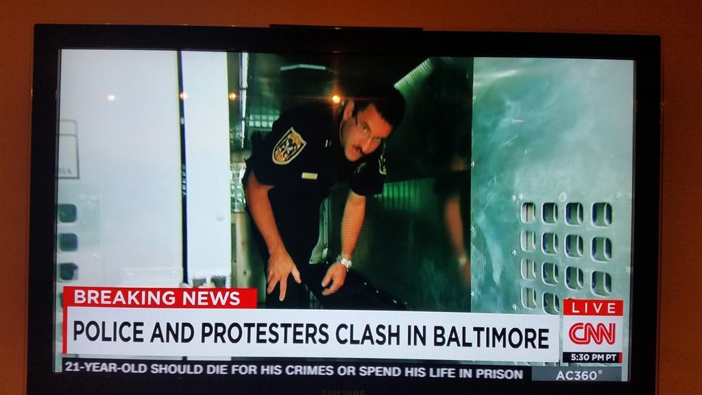 Hamletgarcia17's tweet photo. Its interesting how the prisoner transport vans have #seatbelts  in the meantime #schoolbuses  dont. @CNN #Education http://t.co/p6NIZE6OoX