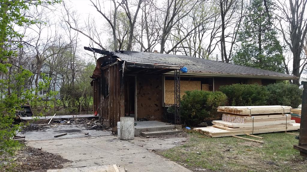 PurofirstofChi's tweet photo. Started a new fire job this week in Rockford. Replacing the entire roof, 30% of wall framing and subfloor!! http://t.co/DfJFRUBLnc