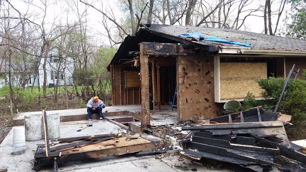 PurofirstofChi's tweet photo. Started a new fire job this week in Rockford. Replacing the entire roof, 30% of wall framing and subfloor!! http://t.co/DfJFRUBLnc