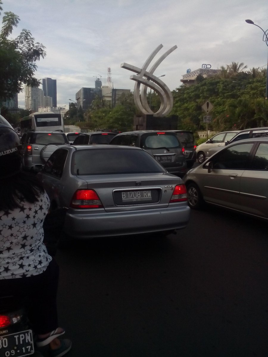 Dari arah tugu 66 ke rasuna said padat merayap sampai puteran rasuna setelahnya lancar...<a href="/Kel_KarKun/">Kelurahan Karet Kuningan</a>