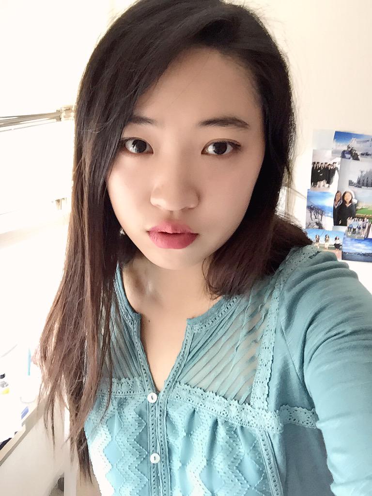 YuXIaoLu's tweet photo. going to graduate. dreams awake. nothing left. brains updated. http://t.co/Ri840Do7ih