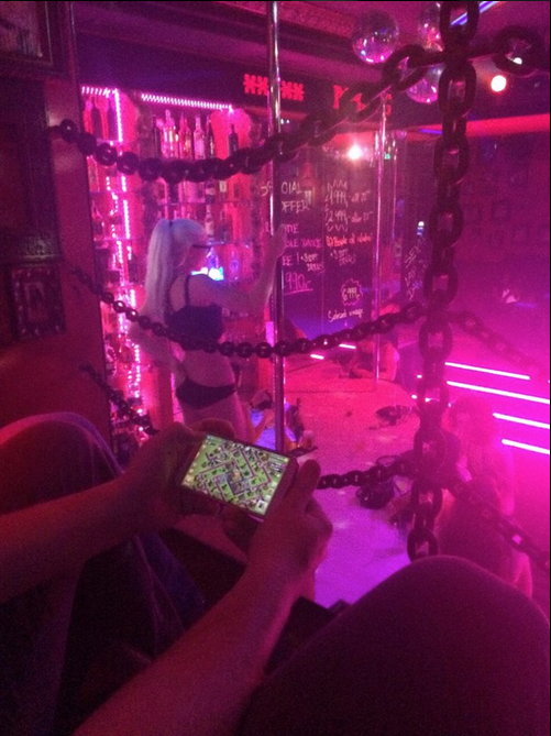 CauseWereGuys's tweet photo. When you're in the club but your army is about to go to war.. http://t.co/yh43AWZfOA