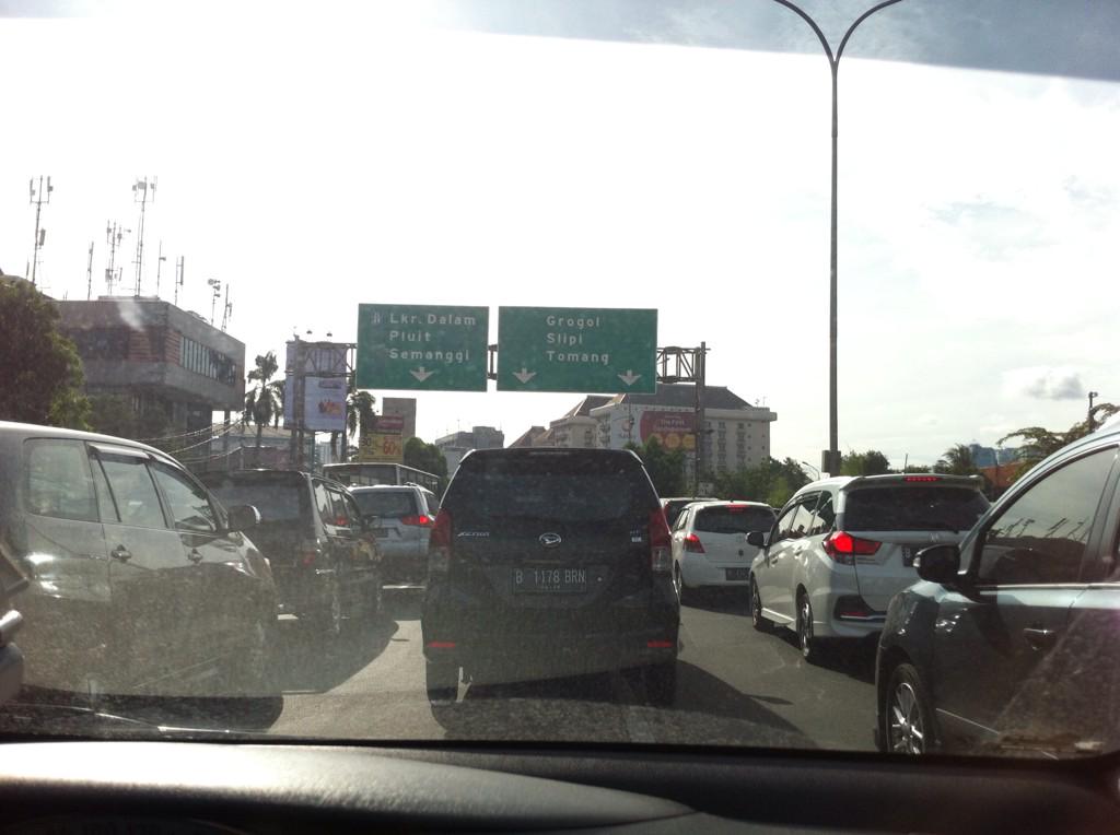 Kondisi jalan tol tomang... Traffic jam,. #muselovegood Cc <a href="/TMCPoldaMetro/">TMC Polda Metro Jaya</a>
