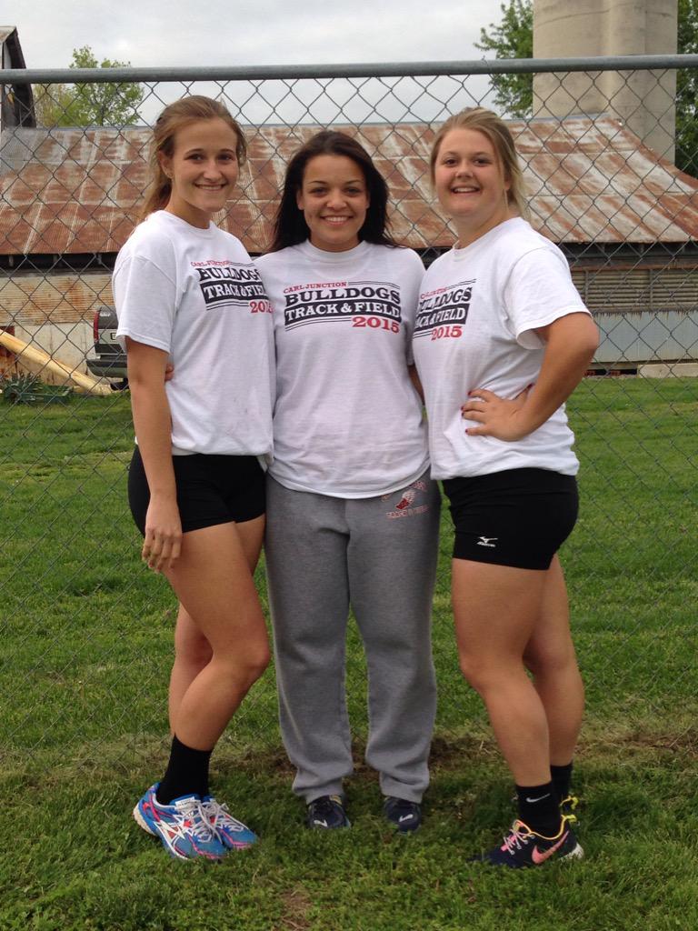 erinpsajdl's tweet photo. if you can't throw with the best then run with the rest😏 @Katrin_Mcgriff @d_keylee #cjtrack http://t.co/mBnt6eZxug