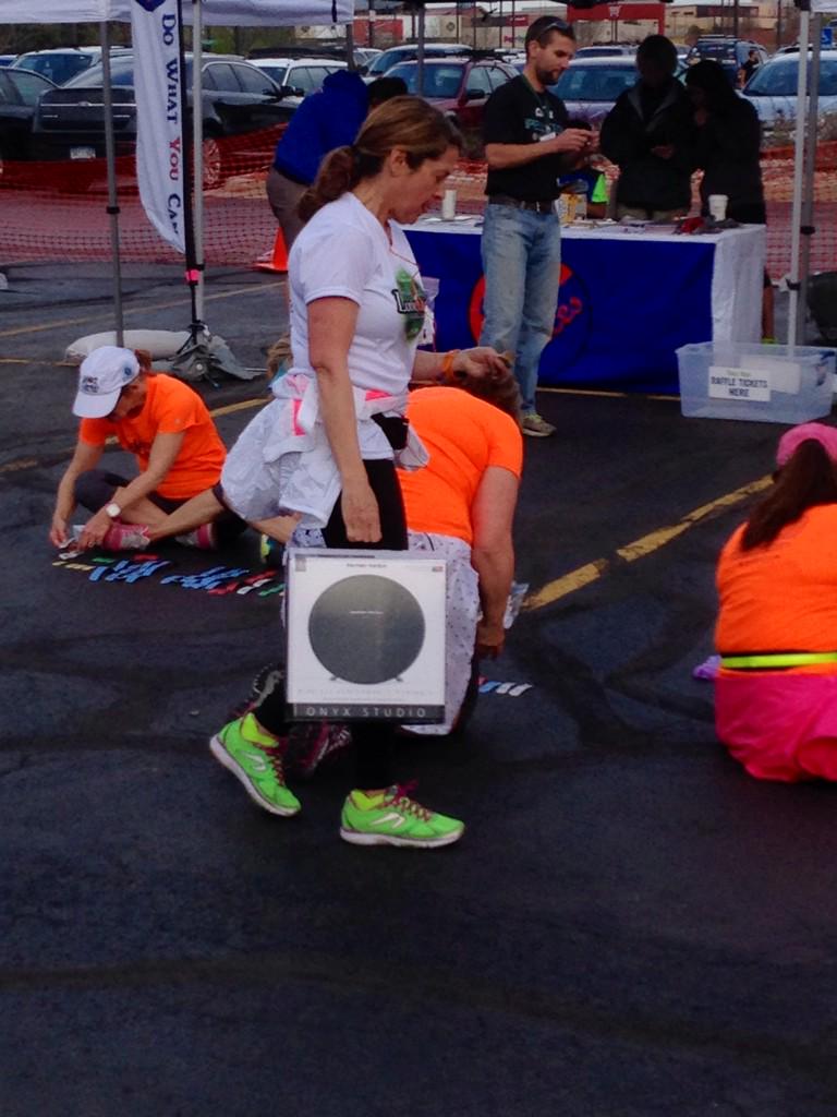 Would ya look at that! The 1 wearing #Newtons won the wireless speakers! <a href="/RRSports/">Ray Reese</a> <a href="/NewtonRunning/">Newton Running</a> #HelloFreeStuff