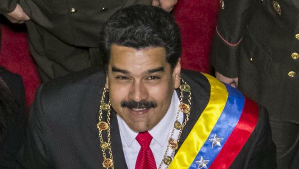 NTN24ve's tweet photo. Universidad Bolivariana de Venezuela otorga Doctorado Honoris Causa a Maduro http://t.co/OI6E8jDQAT http://t.co/1HO84E3P6M