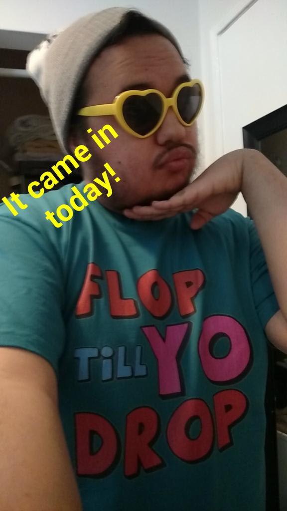 Leesarous's tweet photo. I'm looking so fecth in this @FloppyQuill T-shirt #DivaBlue http://t.co/QX77SgSXw9