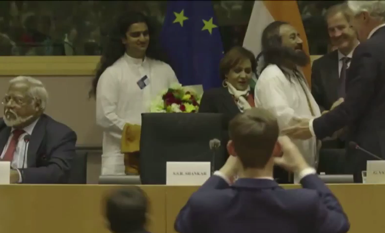 surnell's tweet photo. #YogaInEP Look yet another dignitary on stage @GirinGovind ji http://t.co/JXKXbJOC8X