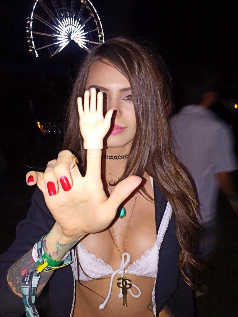 AmandaParties's tweet photo. Adventures of Coachella part 1 http://t.co/igkfLSqNOk