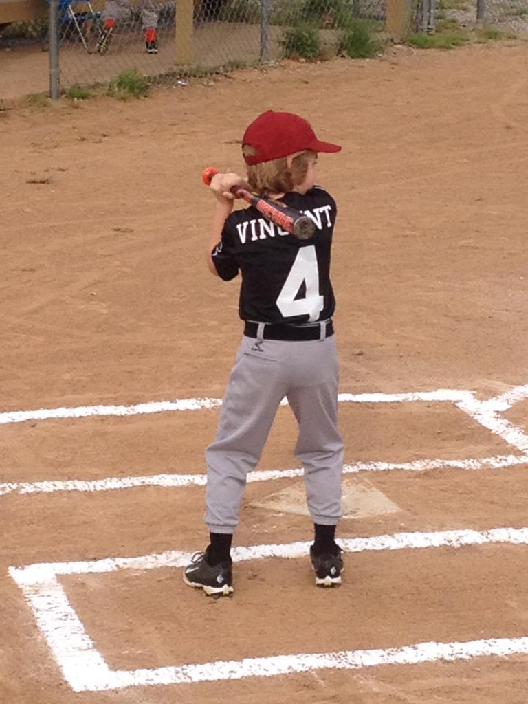 3livincent's tweet photo. My little brother is a slugger http://t.co/VbQSF2K9UC