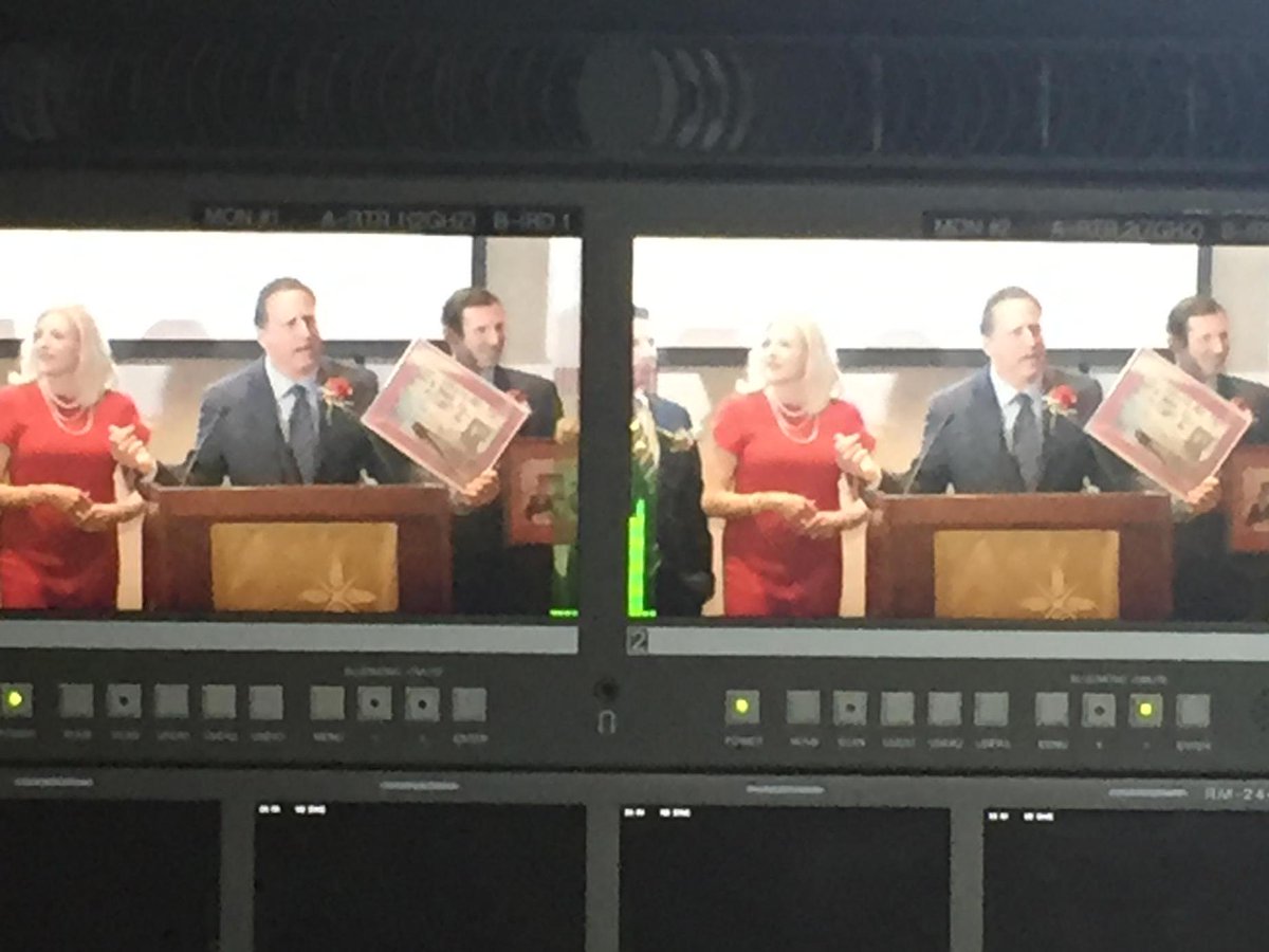 brynnCNN's tweet photo. Watching a feed of my favorite sportscaster @BruceBeck4NY accept an award at St. John's. #classact #congratsbubba http://t.co/lJHYWRw6aq