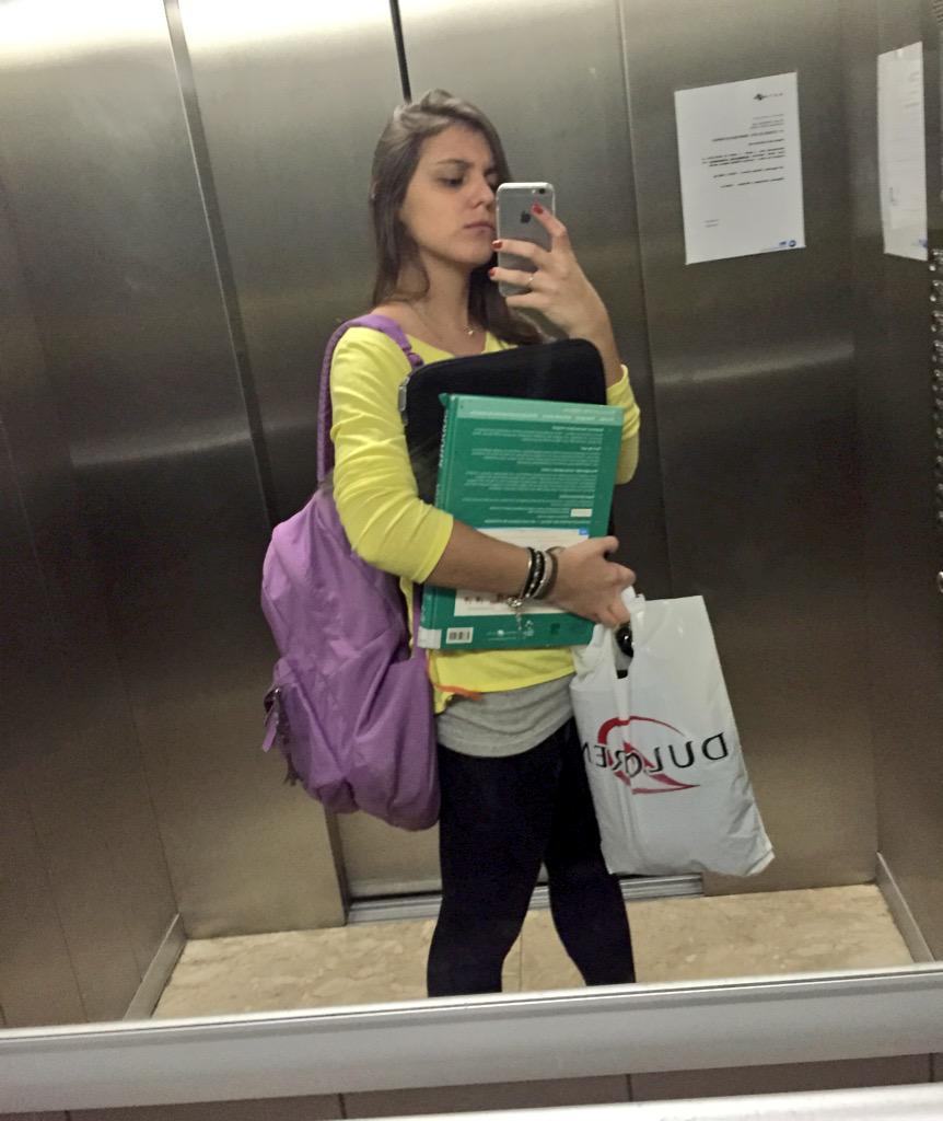 JuColella's tweet photo. Saindo de casa p voltar 12h depois = http://t.co/M4swBU9nvS