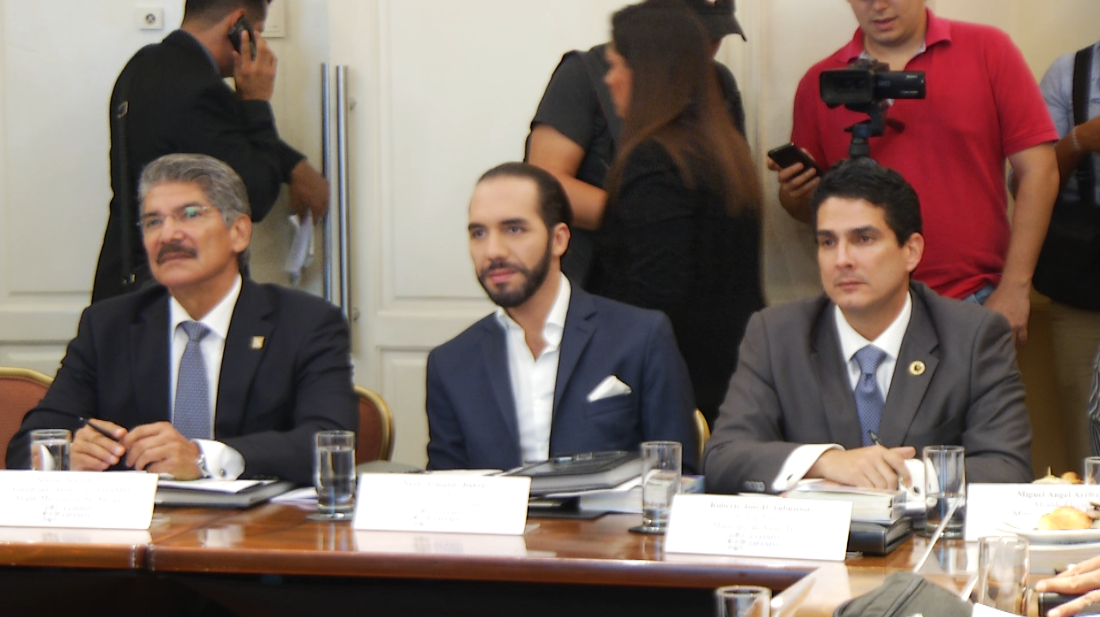 teledos_tcs's tweet photo. Próximo coordinador del Concejo de Alcaldes del Area Metropolitana de San Salvador, #COAMSS será alcalde @nayibbukele http://t.co/8bHYKBgADV