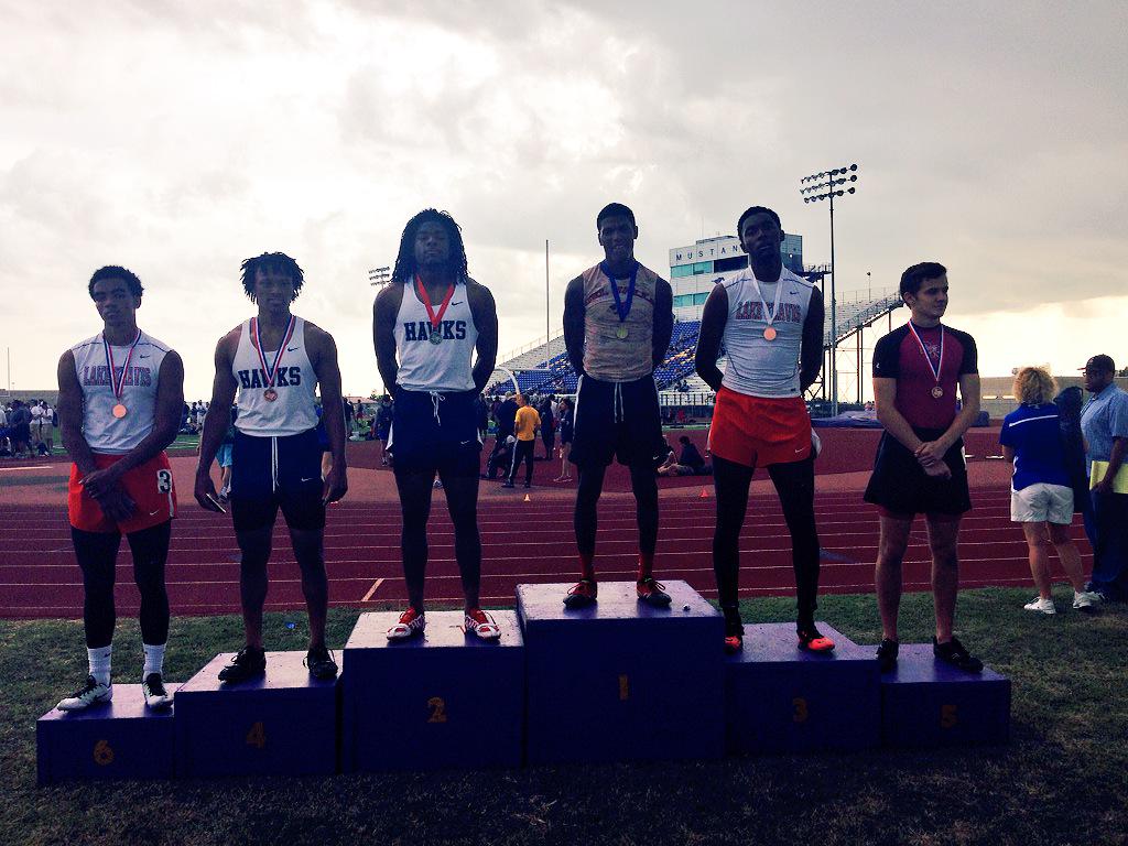 Coach_Luedecke's tweet photo. Congratulation @BottsHabron placing 3rd in 200m and @drewfry_ placing 6th #wacobound #regionalqualifier #LTTrack http://t.co/M1zAykQ0z5