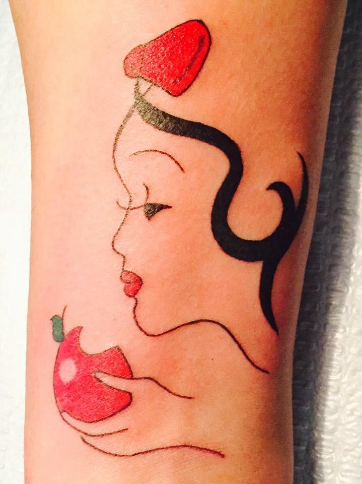 RachelReynah's tweet photo. ##SnowWhite ##tattoo #UniqueView http://t.co/0z5QvwfWrH