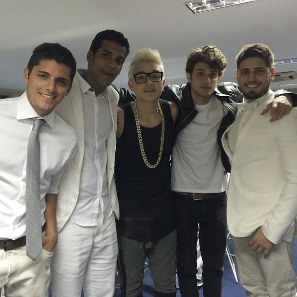 chaydaily's tweet photo. MC Gui postou uma foto com o Chay, Daniel Rocha, Marcello Melo e Bruno Gissoni no ig: "#globo50anos noix rapaziada 👊" http://t.co/blnKGRZzPA