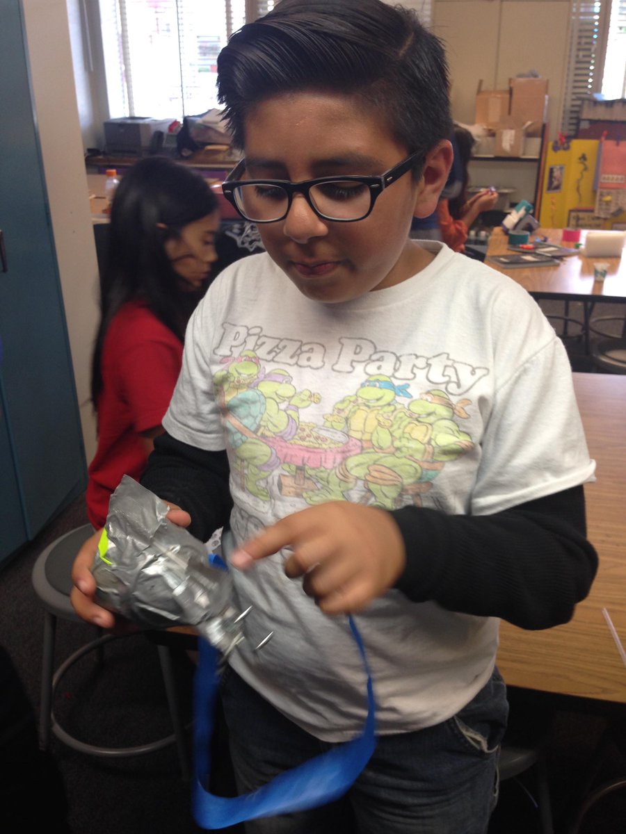 TchInnovStudio's tweet photo. Teaching Studio enjoys satellite building at Jefferson Elementary's STEAM Club! @sdschools @solesteach @usdsoles http://t.co/oDH4MbLQGi