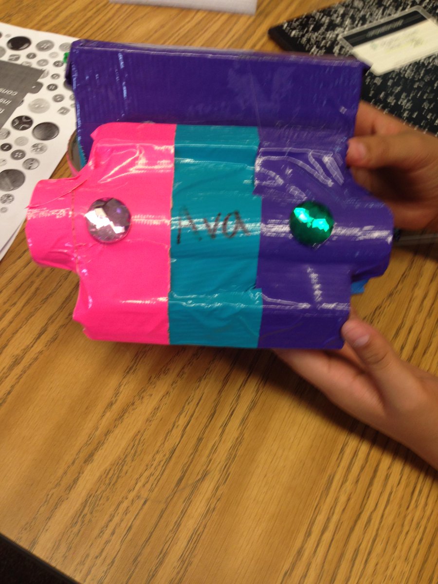 TchInnovStudio's tweet photo. More satellites with super excited student-engineers! @solesteach @usdsoles @sdschools http://t.co/w8hH60Wigy