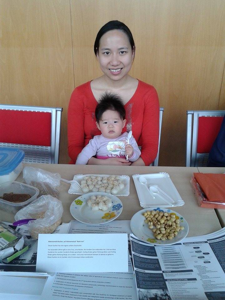 TuChauPham's tweet photo. My niece ^^ http://t.co/A6UayWxU8H