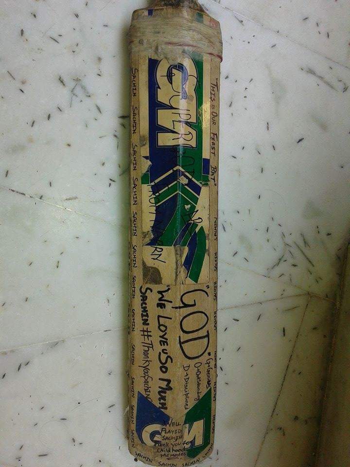 mautplus's tweet photo. This is the bat I gave for @toi campaign "India Bats For Sachin" #MyFirstBat @sachin_rt #HappyBirthdaySachin http://t.co/Z6xqRxtR0X