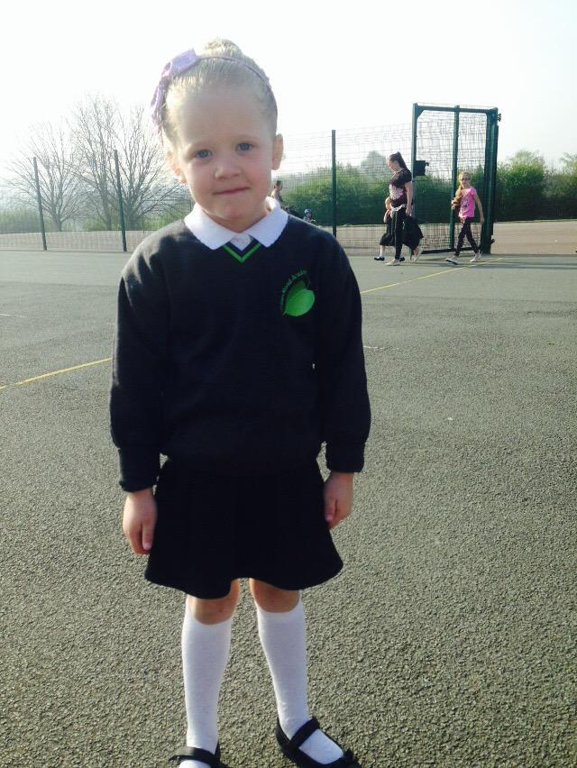 OnoFnlomce_net's tweet photo. Very smart and huge smiles on a sunny Friday morning.  #LRAFS #proudtobelinden http://t.co/3ib76PJ2mi