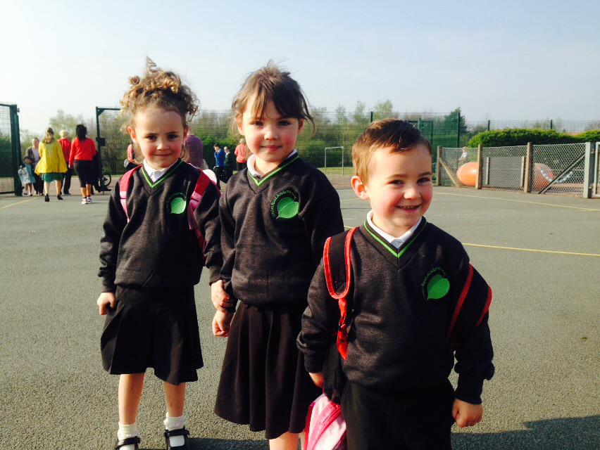 OnoFnlomce_net's tweet photo. Very smart and huge smiles on a sunny Friday morning.  #LRAFS #proudtobelinden http://t.co/3ib76PJ2mi