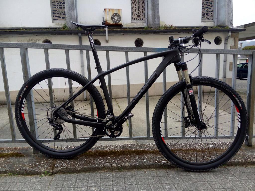 mcbikes_es's tweet photo. @mcbikes_es: mc216 Black , full xt, ruedas Bor y Reba'14: 10,2kg http://t.co/iDM2jNifm3