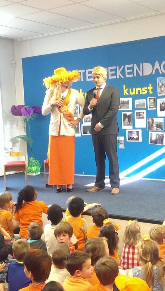 PBTilburg's tweet photo. Hoog bezoek tijdens Koningsspelen op Prins Bernhardschool Tilburg http://t.co/5AAdV3WE2U