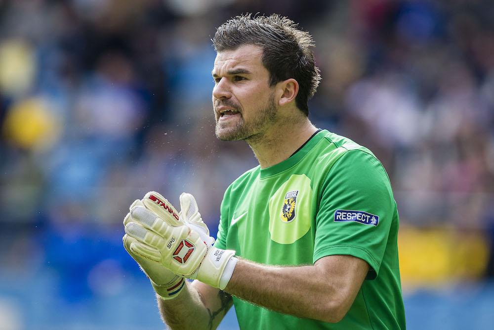 Deze week in de VI: portret Piet Velthuizen. Cultheld die op geheel eigen wijze kleur geeft aan het voetballandschap.