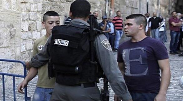قوات إسرائيلية تمنع وصول المصلين من غزة للمسجد الأقصى
j.mp/1yVBpRo