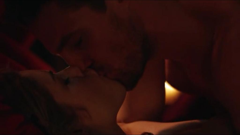 strangergirI's tweet photo. Me tiembla ahí
#OlicityMakingLove #Olicity ❤ http://t.co/lrSVG4IoLg