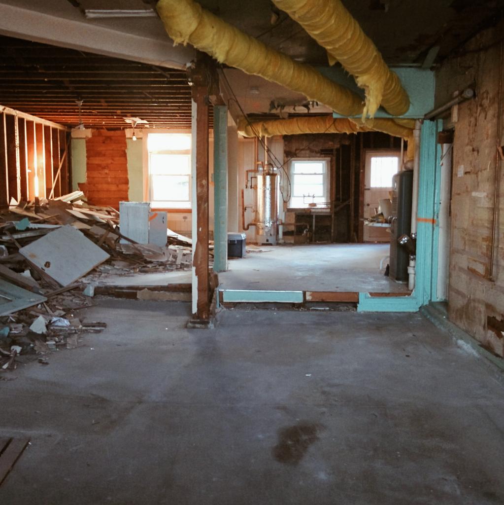 sandywarhol's tweet photo. This old house. #TBT to demolition day π π¨ #project1926 #homeimprovement http://t.co/T1AXLCfsa9